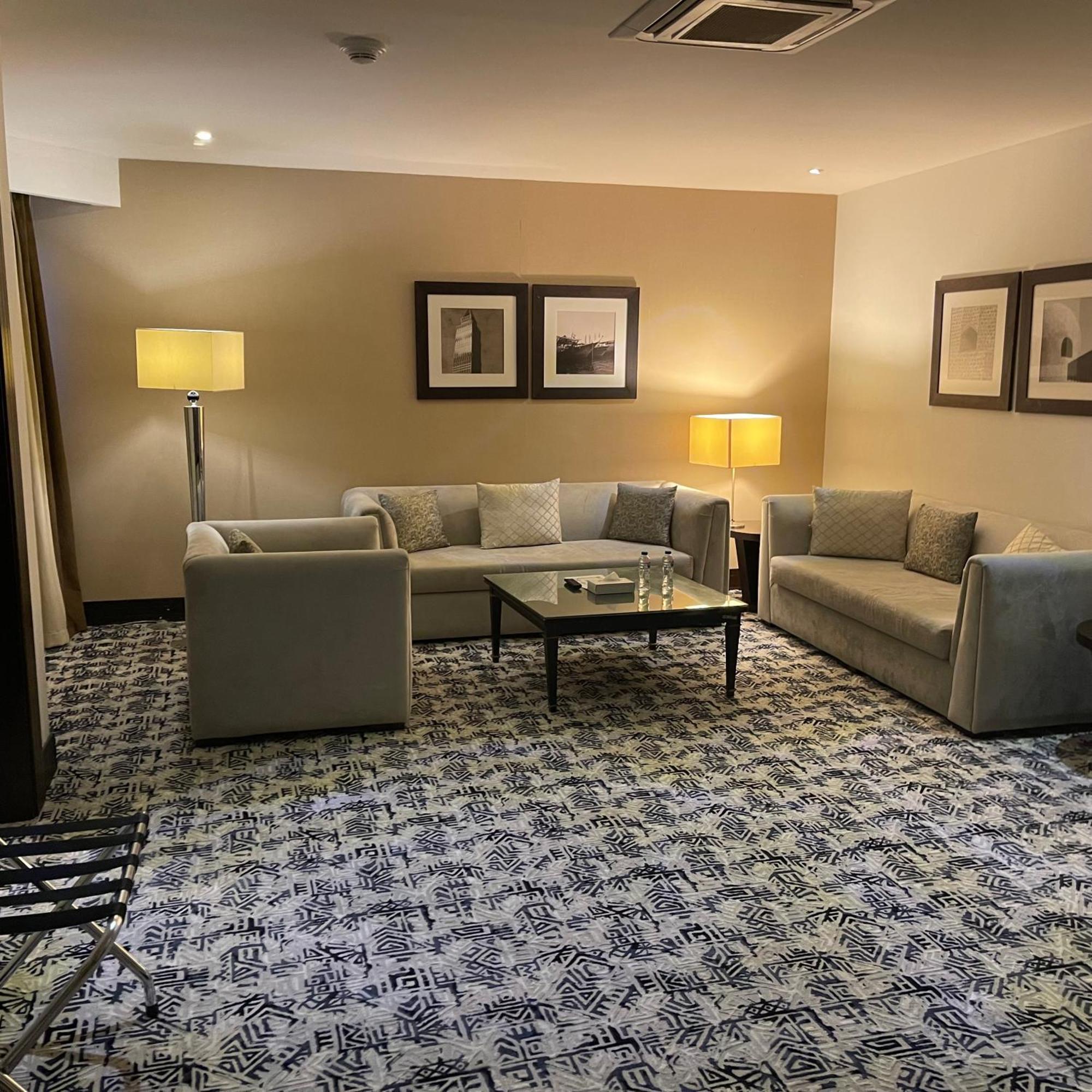 Golden Tulip Hail Eksteriør billede
