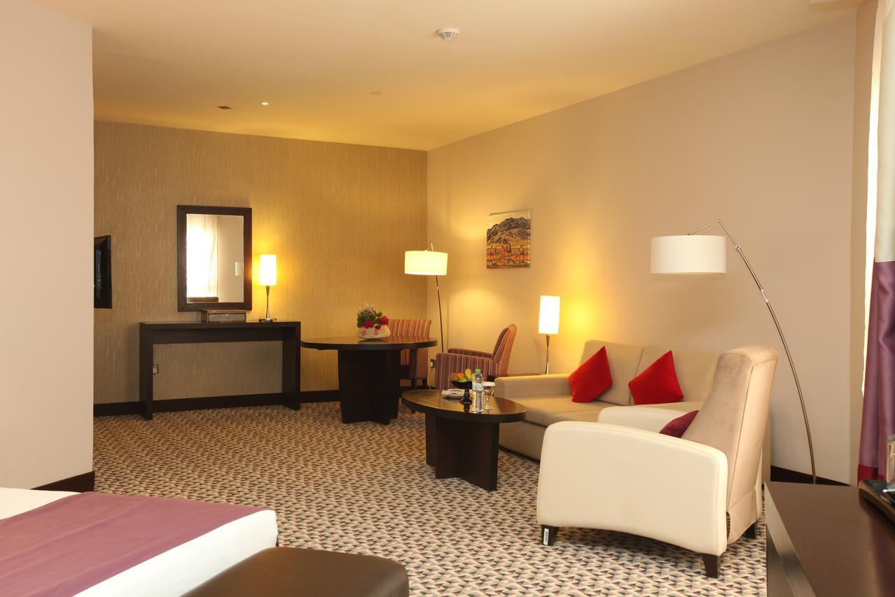 Golden Tulip Hail Eksteriør billede